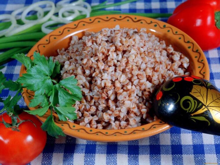 trigo sarraceno cozido e tomate para perda de peso